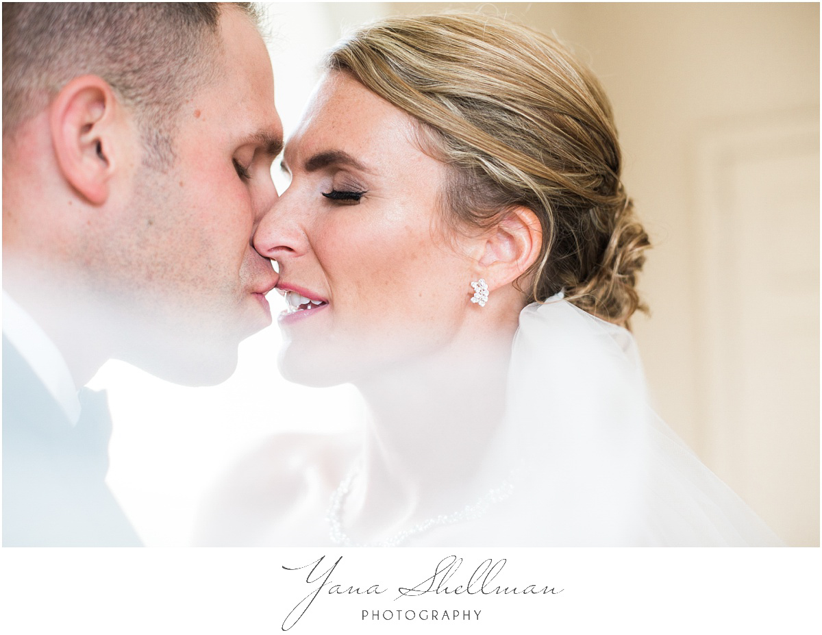 old-york-country-club-at-chesterfield-wedding-photos-by-south-jersey-wedding-photographer-aliciachris-romantic-light-and-airy-wedding-photos